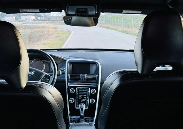 Volvo XC 60 cena 93900 przebieg: 89000, rok produkcji 2016 z Radom małe 254
